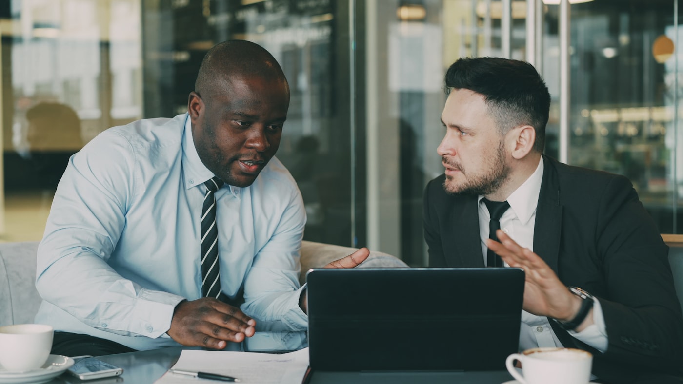An Avinu advisor working through a requirement with a client